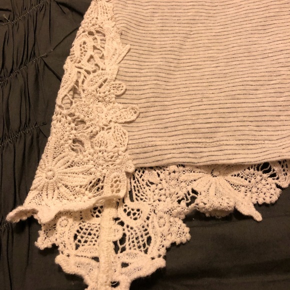 🌺 Flirty & Feminine ODDY Crochet Top - NEVER WORN - Picture 2 of 4